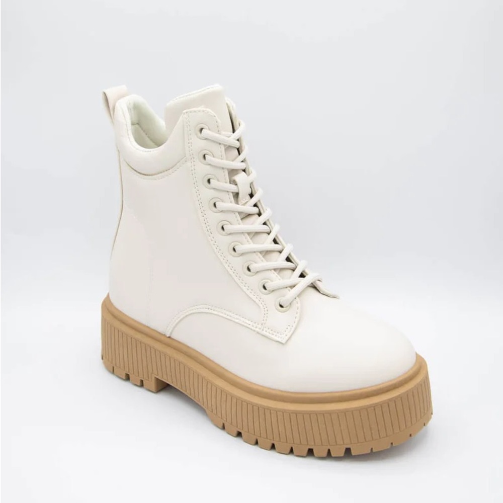 Qupid Phase Lace Up Lug Booties 9